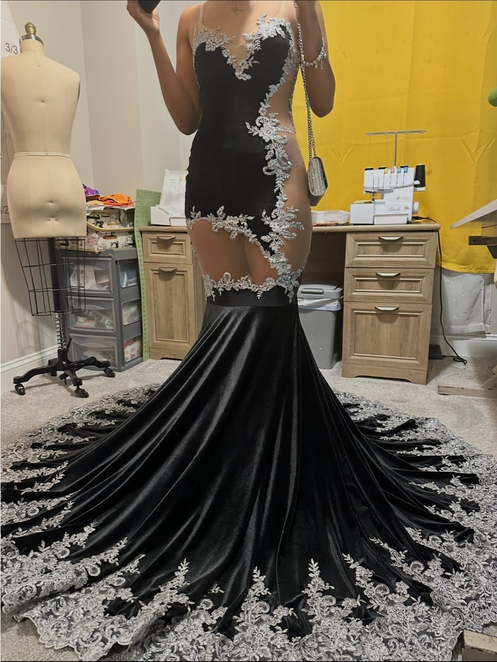 Elegant Black Mermaid Evening Gown with Silver Lace Appliqué